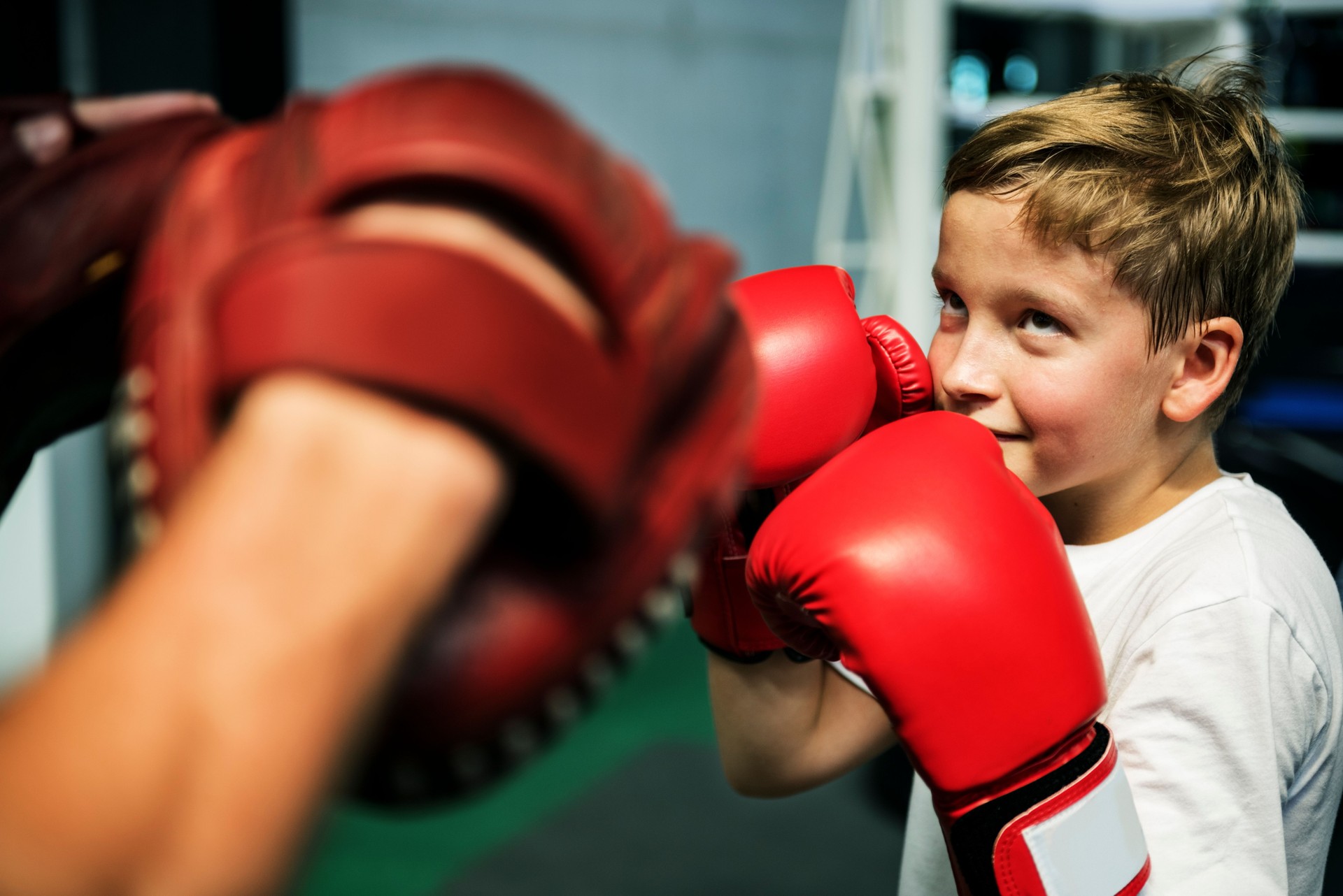 Boy Boxing Training Punch Mitts Übungskonzept